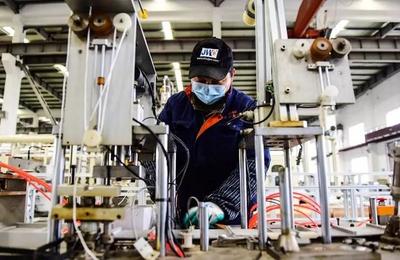 你加班生产，我昼夜保电——国家电网为防疫物资企业提供“三零”服务与电气机械检测保障