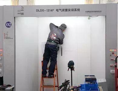 聚焦技能精英 第46届世界技能大赛辽宁省电气装置项目选拔赛在铁岭技师学院开幕
